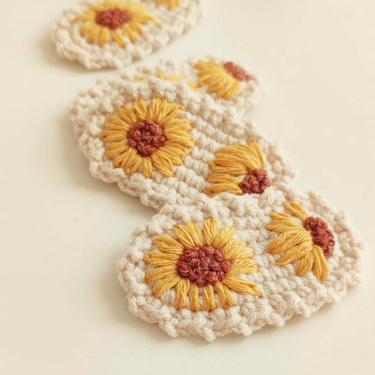 CROCHET CLIPS | Cream Sunflower