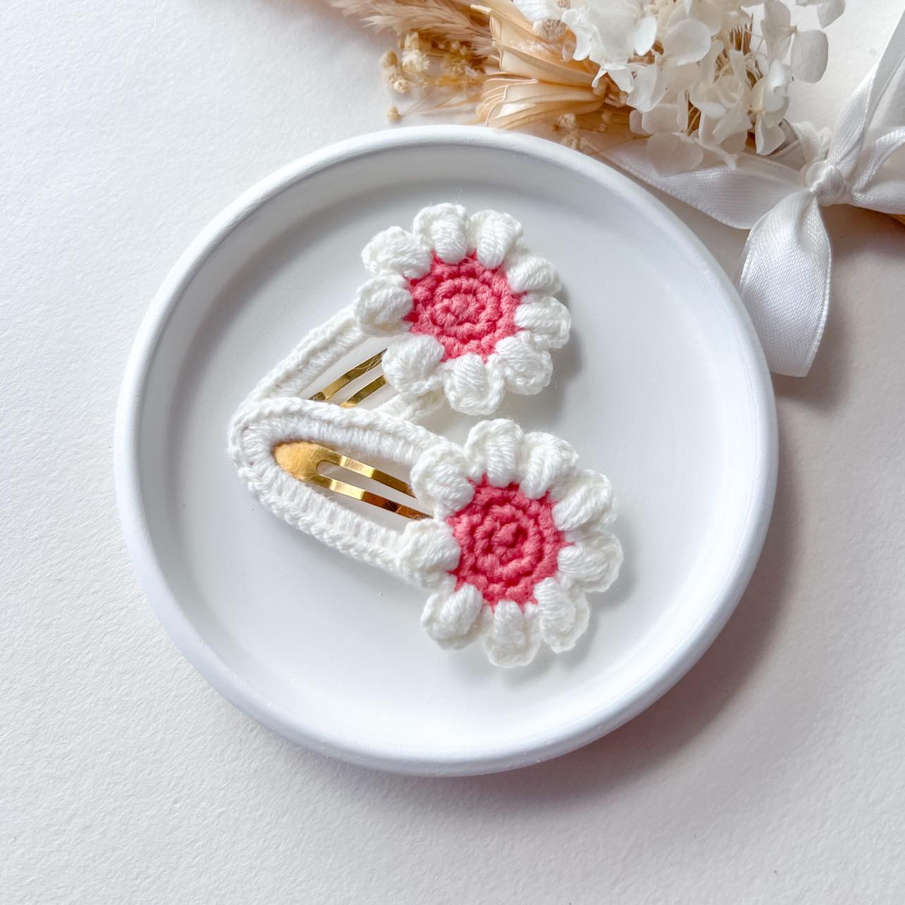 CROCHET FLOWER CLIP | Rouge