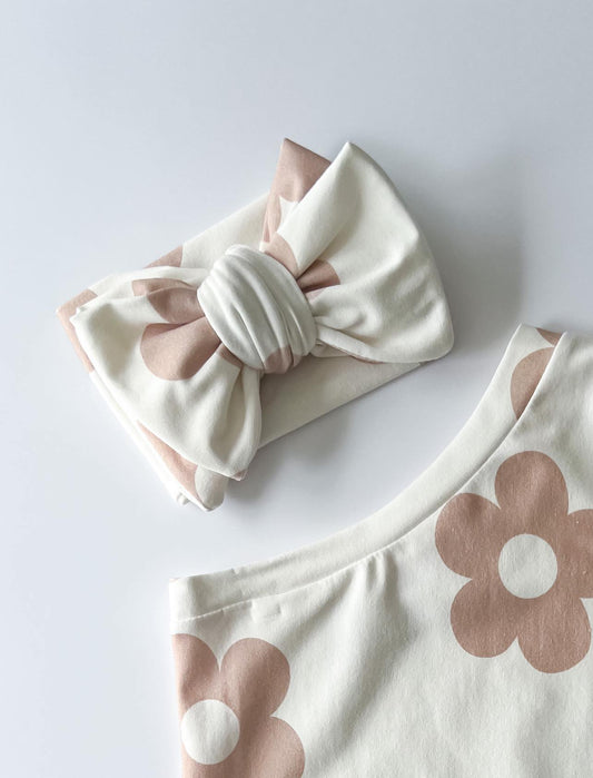 Neutral Daisies Topknot