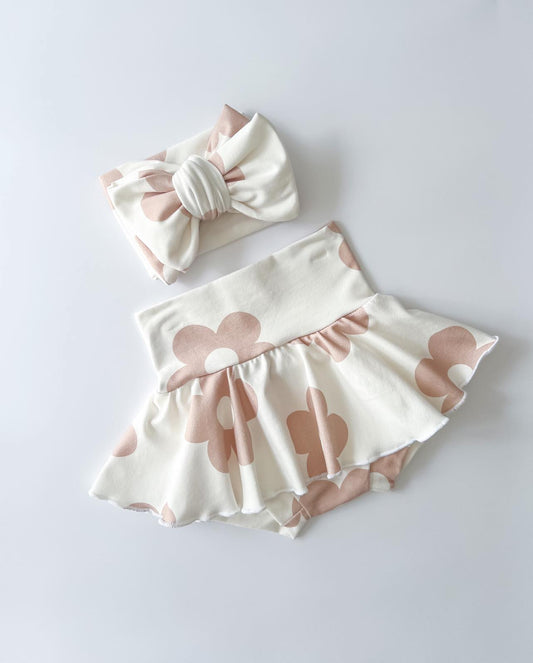 Neutral Daisies Topknot